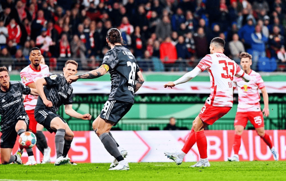 弗赖堡客场取胜，击败劲旅闯入德甲前四