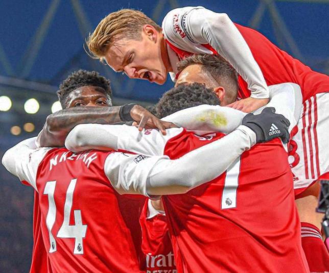 B体育-头号射手受伤停赛场上进攻瞬间瓦解的简单介绍