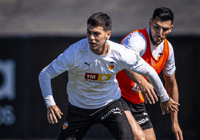 B体育-塞维利亚逆转战胜瓦伦西亚，继续领跑积分榜的简单介绍